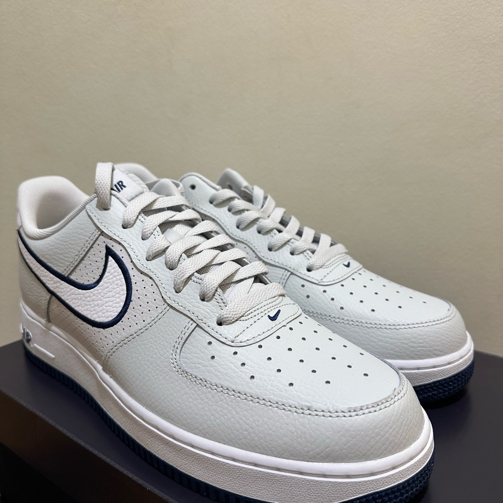 NIB Men Nike Air Force 1 '07 Shoes "Photon Dust" Black White FJ4211-002 - Picture 3 of 8